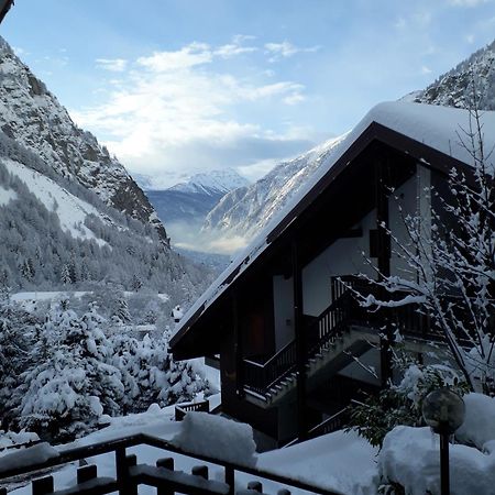 Casa Ai Piedi Del Monte Bianco Apartment Courmayeur Exterior photo