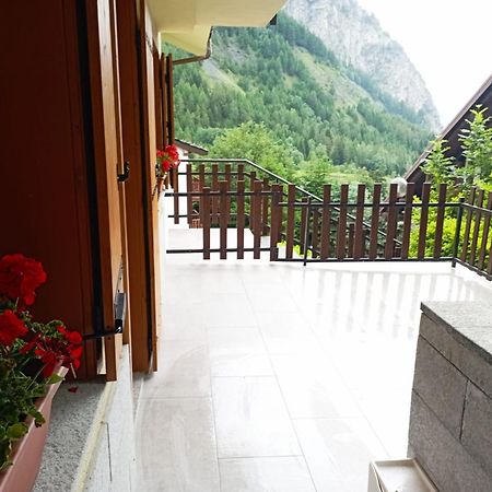 Casa Ai Piedi Del Monte Bianco Apartment Courmayeur Exterior photo