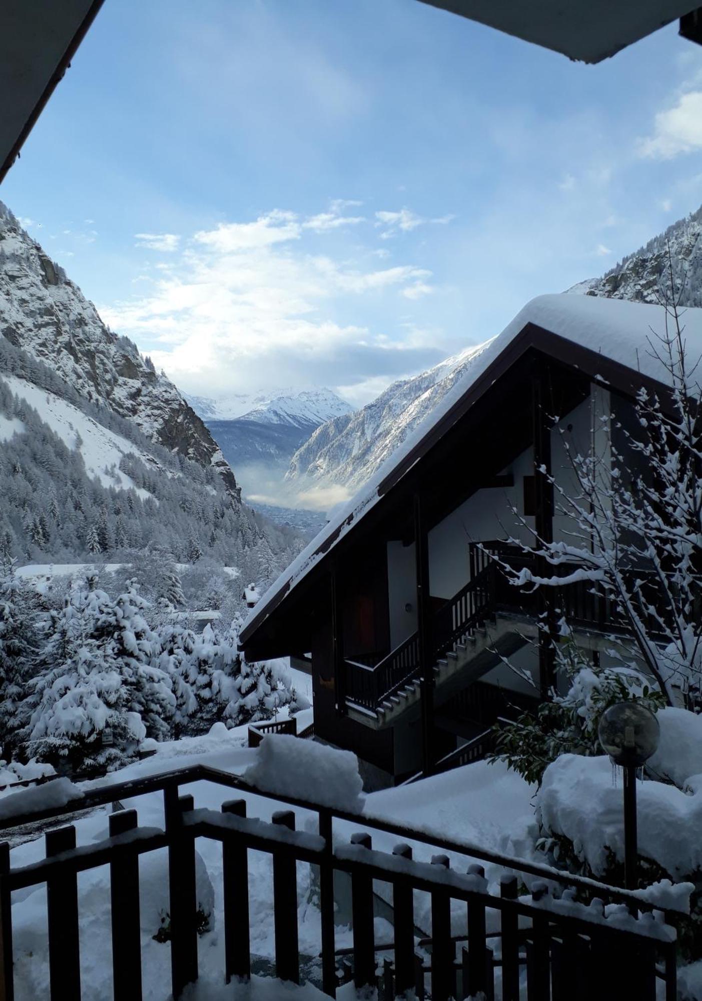 Casa Ai Piedi Del Monte Bianco Apartment Courmayeur Exterior photo